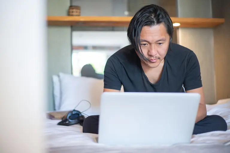 Evden çalışan freelance içerik yazarı