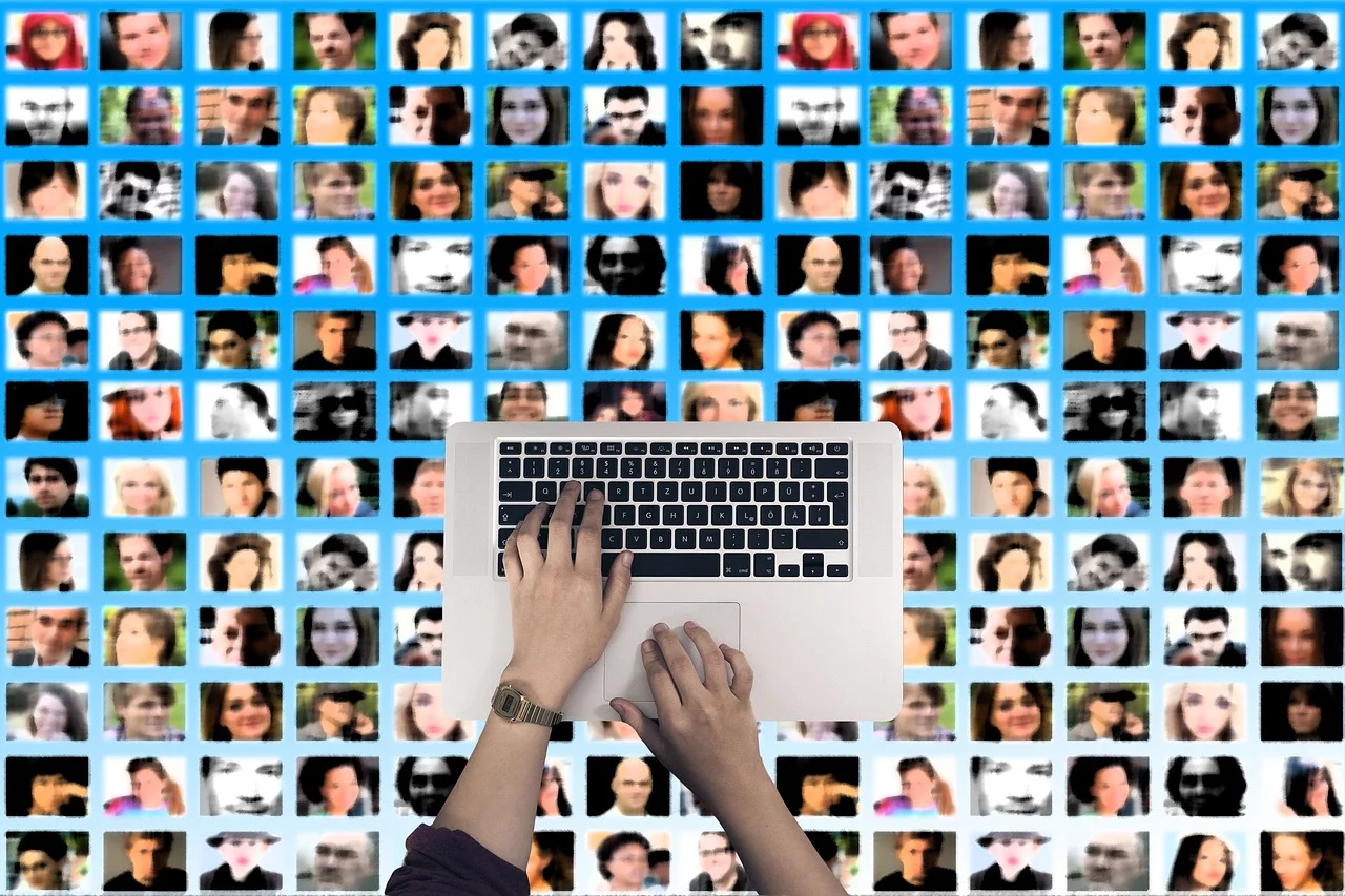 keyboard, hands, write, input, group, keys, people, successor, friends, to chat, chat, surfing, network, global, social, media, successor, chat, chat, chat, chat, chat